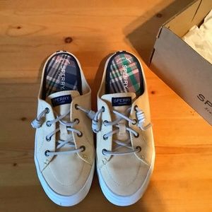 Sperry boat shoe size 8 yellow